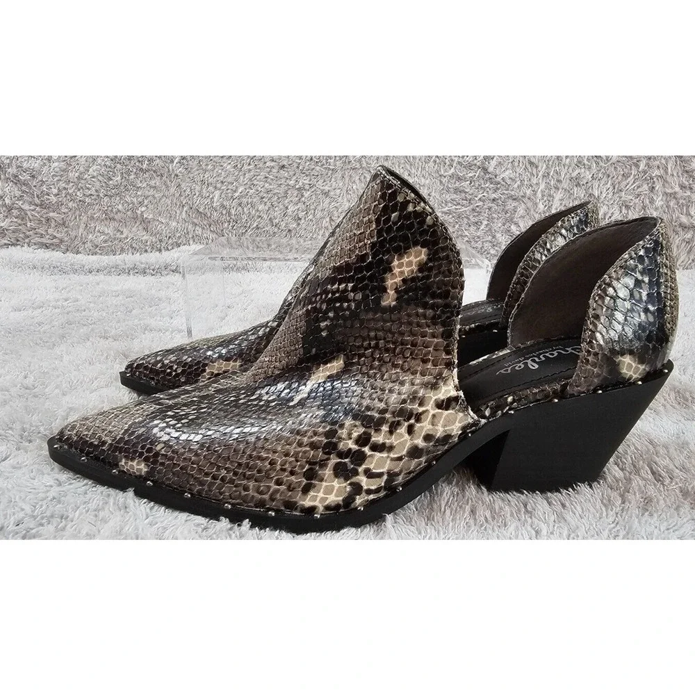 NEW CHARLES DAVID Womens Black Snakeskin Cutouts Parson Booties Pointed Toe Sz 7